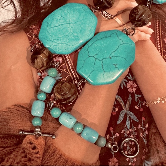 Cowgirl Chic Chunky Turquoise Stone and Brown Beaded Statement Necklace - Picture 6 of 7